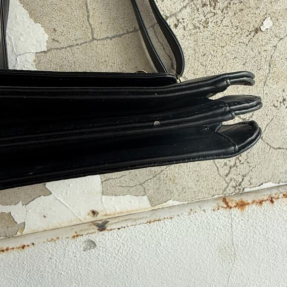 Black Faux Croc Embossed Crossbody Bag Gold Hardware Floral Lining Charles David - Picture 5 of 10